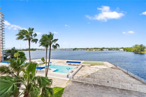 Купить кондоминиум в Майами, Флорида 2 спальни, 105.91м2, № 1965912 - фото 24