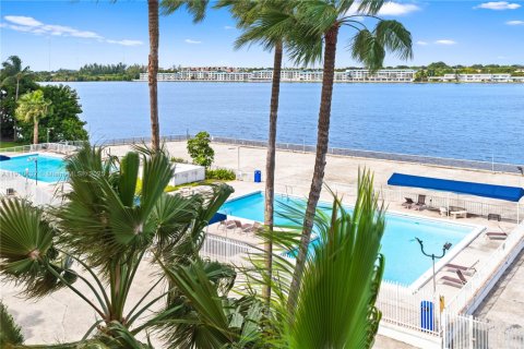 Купить кондоминиум в Майами, Флорида 2 спальни, 105.91м2, № 1965912 - фото 25