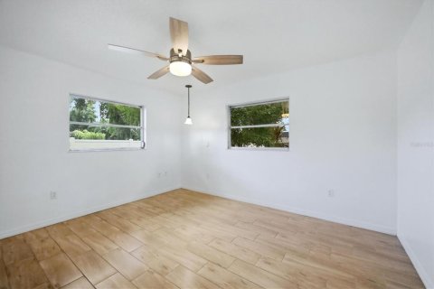 House in Sarasota, Florida 4 bedrooms, 151.43 sq.m. № 2367118 - photo 15