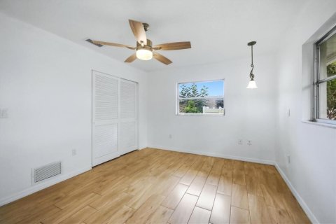 House in Sarasota, Florida 4 bedrooms, 151.43 sq.m. № 2367118 - photo 16