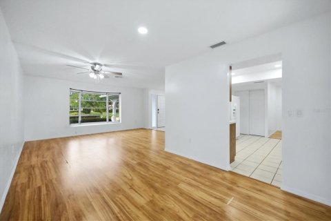 House in Sarasota, Florida 4 bedrooms, 151.43 sq.m. № 2367118 - photo 6