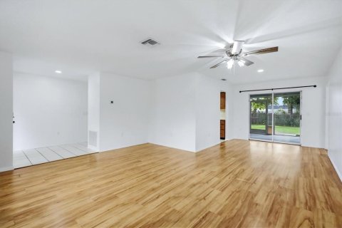 House in Sarasota, Florida 4 bedrooms, 151.43 sq.m. № 2367118 - photo 5
