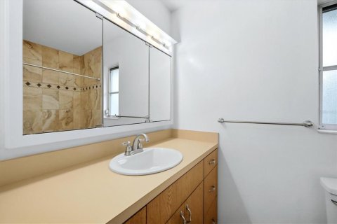House in Sarasota, Florida 4 bedrooms, 151.43 sq.m. № 2367118 - photo 12
