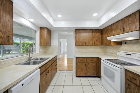 House in Sarasota, Florida 4 bedrooms, 151.43 sq.m. № 2367118 - photo 7