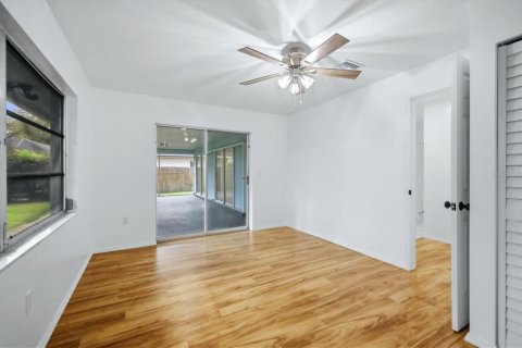 House in Sarasota, Florida 4 bedrooms, 151.43 sq.m. № 2367118 - photo 14