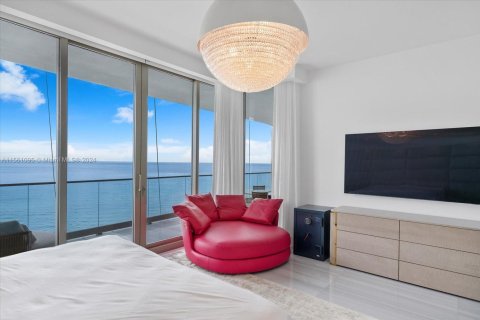 Condo in Sunny Isles Beach, Florida, 4 bedrooms  № 1867073 - photo 24