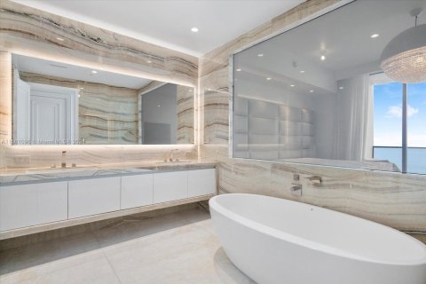 Condo in Sunny Isles Beach, Florida, 4 bedrooms  № 1867073 - photo 26