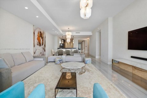 Condo in Sunny Isles Beach, Florida, 4 bedrooms  № 1867073 - photo 14