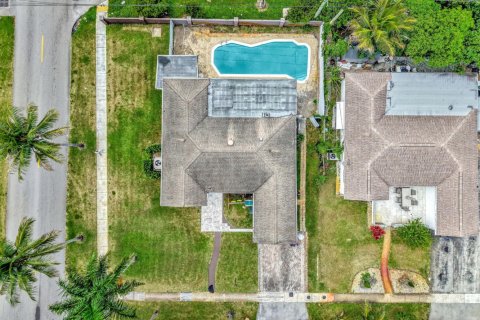 Villa ou maison à vendre à Lauderdale Lakes, Floride: 3 chambres, 175.68 m2 № 2087435 - photo 7