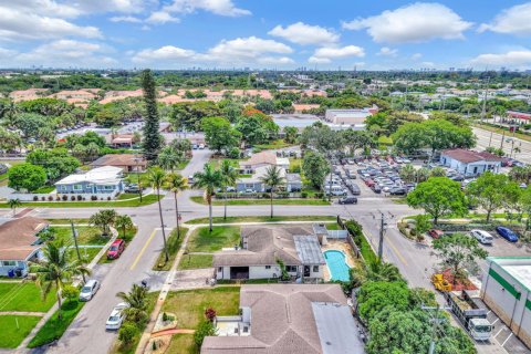 Villa ou maison à vendre à Lauderdale Lakes, Floride: 3 chambres, 175.68 m2 № 2087435 - photo 16