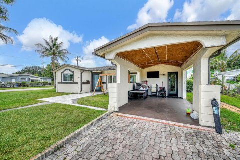 Villa ou maison à vendre à Lauderdale Lakes, Floride: 3 chambres, 175.68 m2 № 2087435 - photo 3