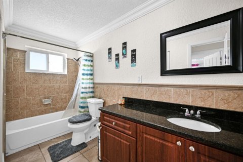Villa ou maison à vendre à Lauderdale Lakes, Floride: 3 chambres, 175.68 m2 № 2087435 - photo 30