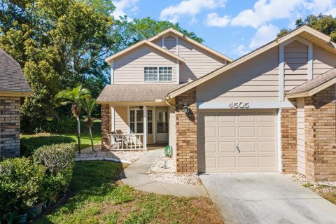 House in New Port Richey, Florida 2 bedrooms, 134.99 sq.m. № 2141188