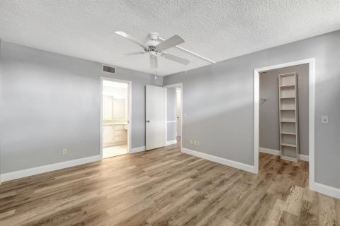 Condo in Stuart, Florida, 1 bedroom № 2190273 - photo 5