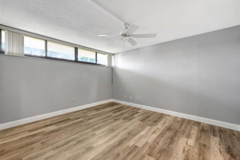 Condo in Stuart, Florida, 1 bedroom № 2190273 - photo 6
