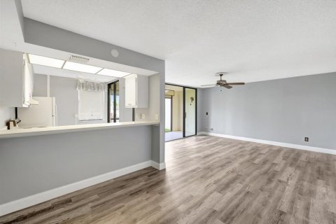 Condo in Stuart, Florida, 1 bedroom № 2190273 - photo 8