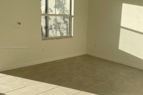 Casa en venta en Miami, Florida, 3 dormitorios, 131.27 m2 № 1967440 - foto 11