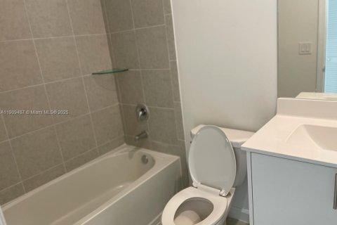 Casa en venta en Miami, Florida, 3 dormitorios, 131.27 m2 № 1967440 - foto 9