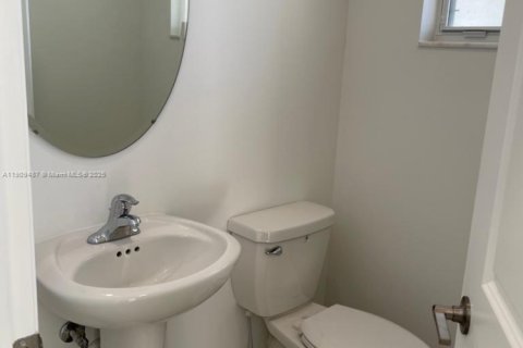 Casa en venta en Miami, Florida, 3 dormitorios, 131.27 m2 № 1967440 - foto 10