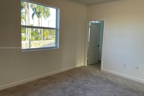 Casa en venta en Miami, Florida, 3 dormitorios, 131.27 m2 № 1967440 - foto 6