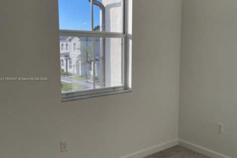 Casa en venta en Miami, Florida, 3 dormitorios, 131.27 m2 № 1967440 - foto 13