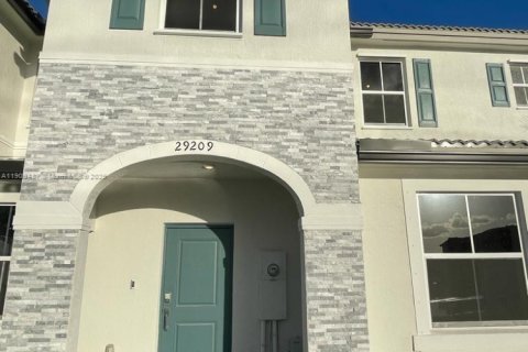 Casa en venta en Miami, Florida, 3 dormitorios, 131.27 m2 № 1967440 - foto 2