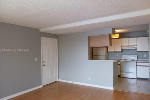 Condo in Pompano Beach, Florida, 1 bedroom № 2086580 - photo 8