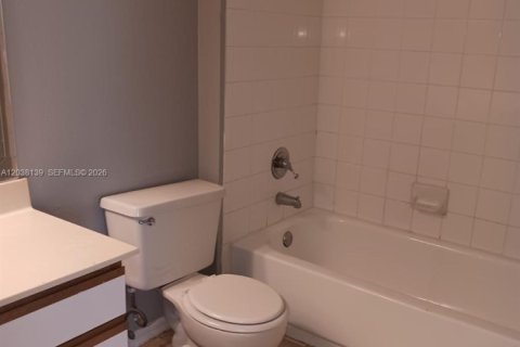 Condo in Pompano Beach, Florida, 1 bedroom № 2086580 - photo 16