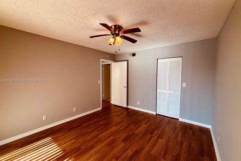 Condo in Pompano Beach, Florida, 1 bedroom № 2086580 - photo 11