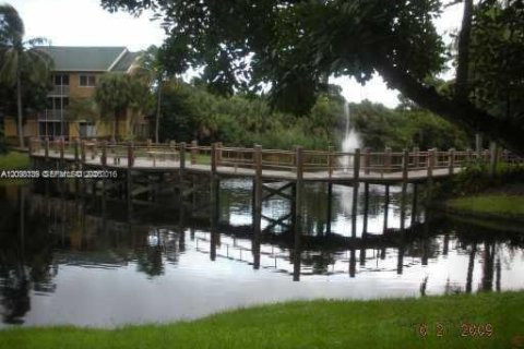Condo in Pompano Beach, Florida, 1 bedroom № 2086580 - photo 3