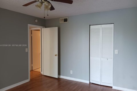 Condo in Pompano Beach, Florida, 1 bedroom № 2086580 - photo 17