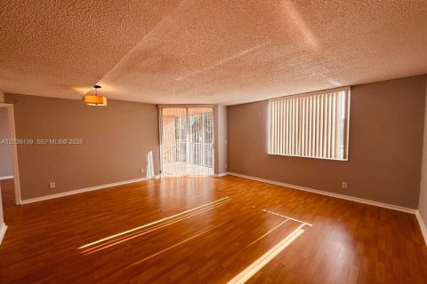 Condo in Pompano Beach, Florida, 1 bedroom № 2086580 - photo 15