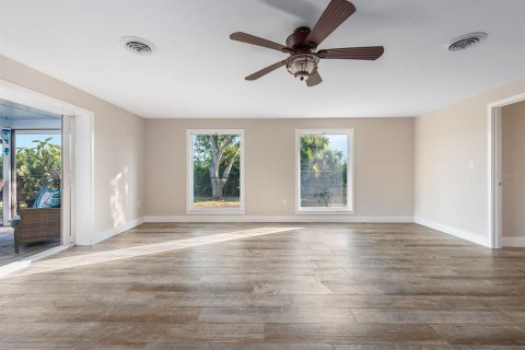 Villa ou maison à vendre à Englewood, Floride: 2 chambres, 148.55 m2 № 2216441 - photo 9