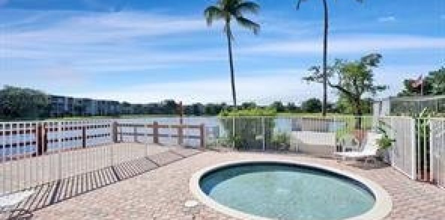 Condominio en Davie, Florida, 2 dormitorios № 1002880