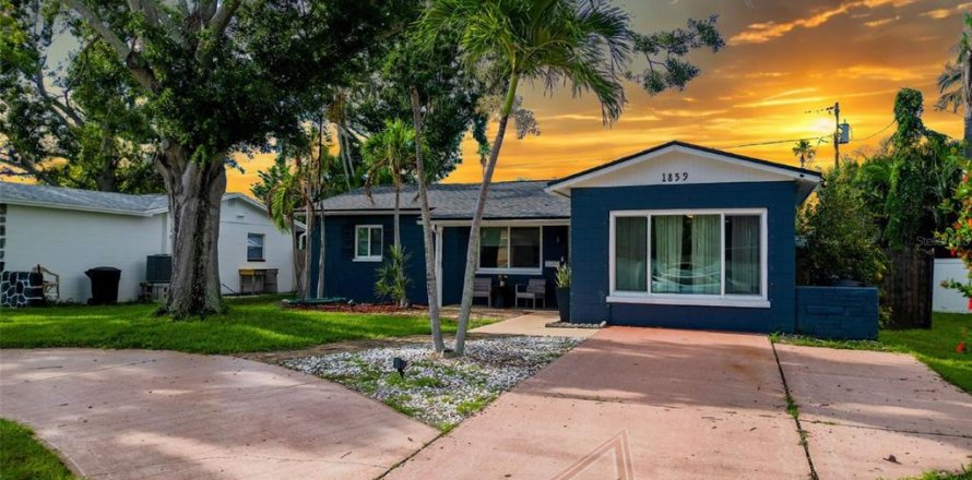 Villa ou maison à Saint Petersburg, Floride 3 chambres, 135.82 m2 № 2398584