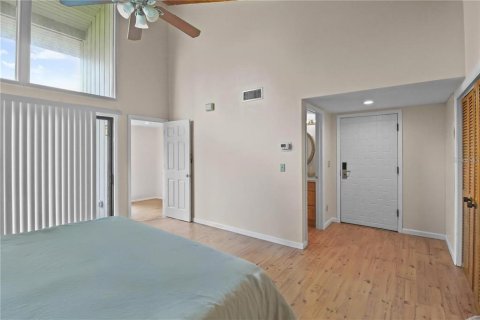 Condo in Haines City, Florida, 2 bedrooms  № 2195417 - photo 11