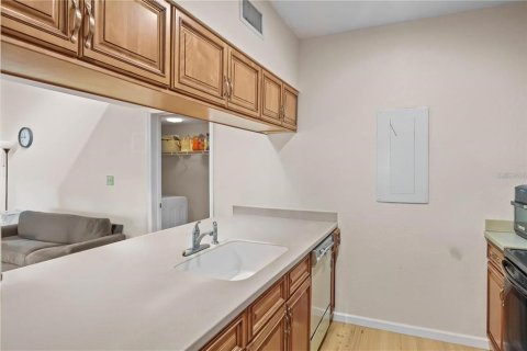 Condo in Haines City, Florida, 2 bedrooms  № 2195417 - photo 5