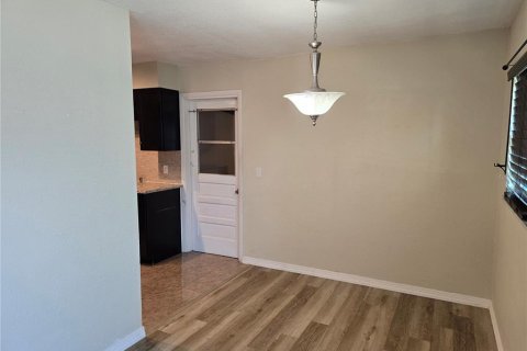 Casa en alquiler en Tampa, Florida, 3 dormitorios, 111.58 m2 № 1879734 - foto 5