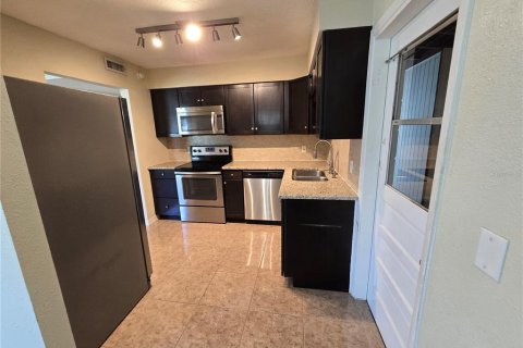 Casa en alquiler en Tampa, Florida, 3 dormitorios, 111.58 m2 № 1879734 - foto 3