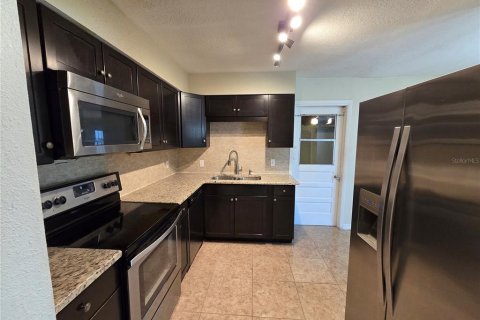 Casa en alquiler en Tampa, Florida, 3 dormitorios, 111.58 m2 № 1879734 - foto 2