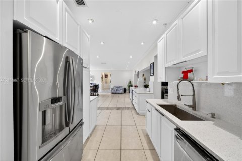 Casa en venta en Miami, Florida, 4 dormitorios, 269.23 m2 № 2087587 - foto 20