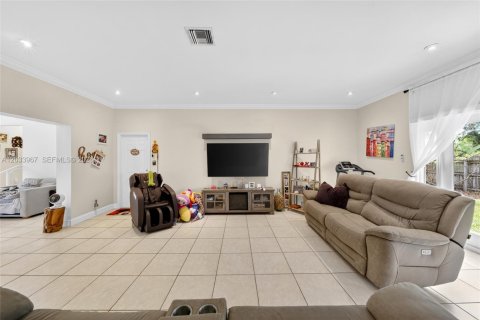 Casa en venta en Miami, Florida, 4 dormitorios, 269.23 m2 № 2087587 - foto 26