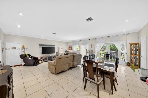 Casa en venta en Miami, Florida, 4 dormitorios, 269.23 m2 № 2087587 - foto 25