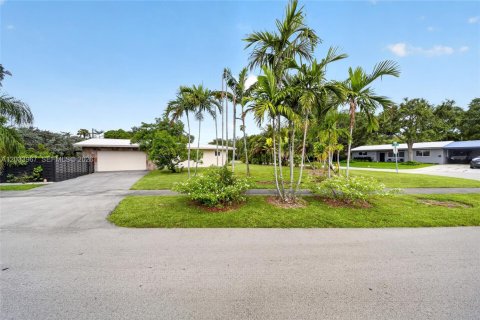 Casa en venta en Miami, Florida, 4 dormitorios, 269.23 m2 № 2087587 - foto 3