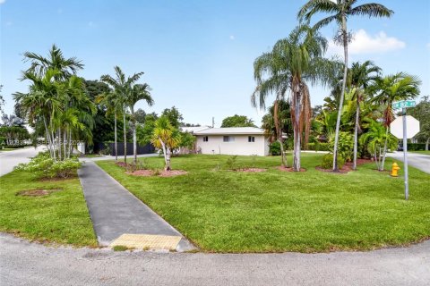 Casa en venta en Miami, Florida, 4 dormitorios, 269.23 m2 № 2087587 - foto 6