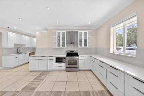 Casa en venta en Miami, Florida, 4 dormitorios, 269.23 m2 № 2087587 - foto 16