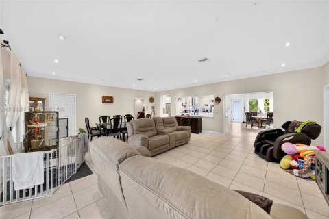 Casa en venta en Miami, Florida, 4 dormitorios, 269.23 m2 № 2087587 - foto 23