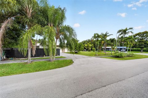 Casa en venta en Miami, Florida, 4 dormitorios, 269.23 m2 № 2087587 - foto 4