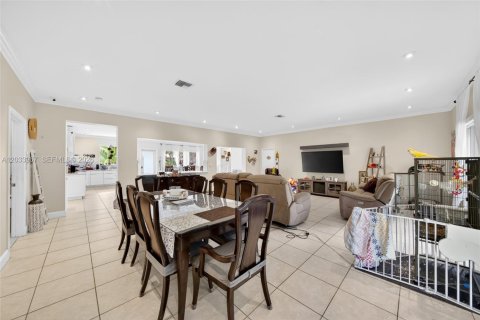 Casa en venta en Miami, Florida, 4 dormitorios, 269.23 m2 № 2087587 - foto 24