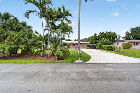 Casa en venta en Miami, Florida, 4 dormitorios, 269.23 m2 № 2087587 - foto 2
